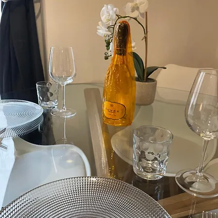 Apartment Luxury 4 Al Duomo Di Parma